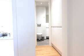 Wonderful 2-bed w Balcony
