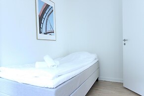 Wonderful 2-bed w Balcony
