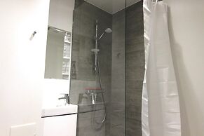 Great 2-bed w Balcony