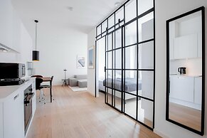Cool 1-bed w new Yorker Vibes and Private Terrace