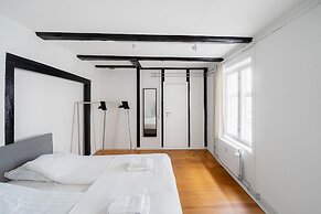 Charming City Apartment w 2-bedrooms