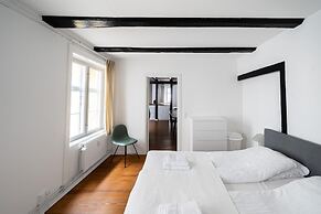 Charming City Apartment w 2-bedrooms