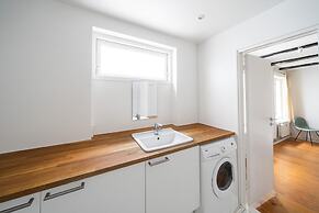 Charming City Apartment w 2-bedrooms