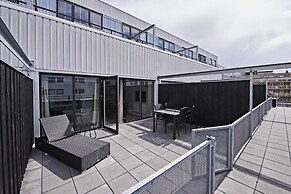 Cool 1-bed With Private Terrace