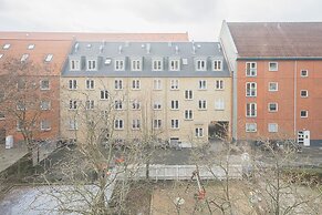 Refurbished 1-bed Close to Metro and Airport