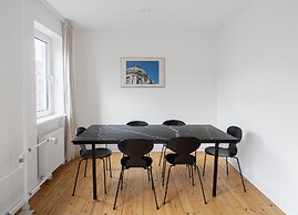Refurbished 1-bed Close to Metro and Airport