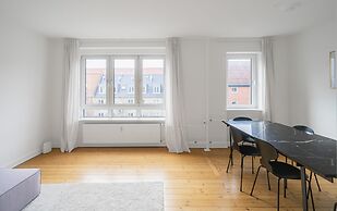 Refurbished 1-bed Close to Metro and Airport