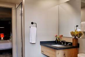 Kingston Carriage House