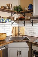 Kingston Carriage House