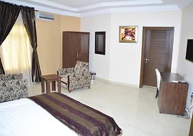 Adachukwu Hotel and Suites