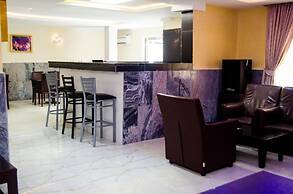 Adachukwu Hotel and Suites