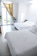 Hotel & Suites Punto Oriente