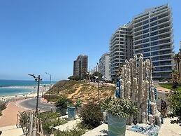 Prince Palace Netanya Central Beach