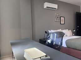 Phaedrus Living Hoopoe Residencies 207