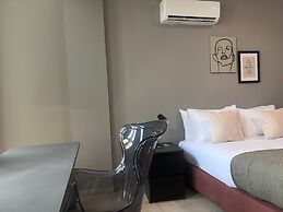 Phaedrus Living Hoopoe Residencies 207