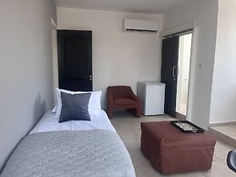 Phaedrus Living Hoopoe Residencies 207