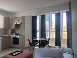 Phaedrus Living Hoopoe Residencies 207