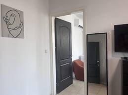 Phaedrus Living Hoopoe Residencies 207