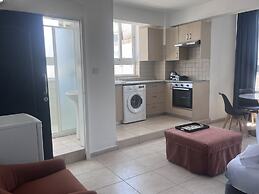 Phaedrus Living Hoopoe Residencies 207