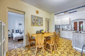 Old Bay Leave Town Apartment