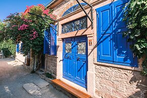 Central Stone Loft - 2 Mins Beach - 5 Mins Marina