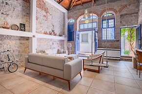 Central Stone Loft - 2 Mins Beach - 5 Mins Marina