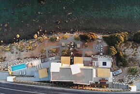 Floating Cube Villas Aegina