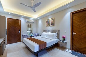 Aadat Hotel Near Artemis Hospital Gurgaon