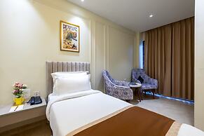 Aadat Hotel Near Artemis Hospital Gurgaon