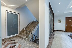 Aadat Hotel Near Artemis Hospital Gurgaon