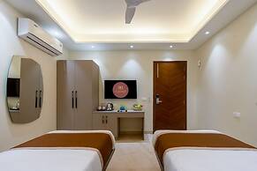 Aadat Hotel Near Artemis Hospital Gurgaon