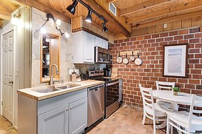 Riverfront Angler's Cabin in Fairhope w/ Deck!