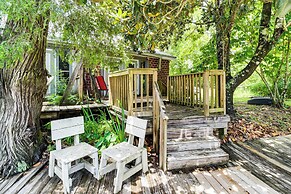 Riverfront Angler's Cabin in Fairhope w/ Deck!