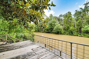 Riverfront Angler's Cabin in Fairhope w/ Deck!