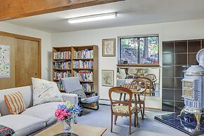 Peaceful Tahoe Vista Home w/ Decks: 1 Mi to Beach