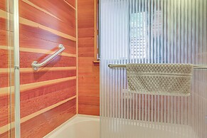 Peaceful Tahoe Vista Home w/ Decks: 1 Mi to Beach