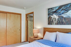 Peaceful Tahoe Vista Home w/ Decks: 1 Mi to Beach