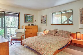 Peaceful Tahoe Vista Home w/ Decks: 1 Mi to Beach