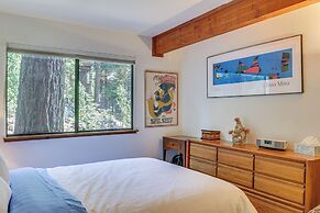 Peaceful Tahoe Vista Home w/ Decks: 1 Mi to Beach