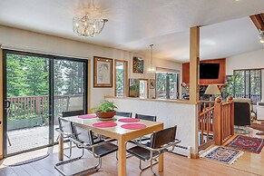 Peaceful Tahoe Vista Home w/ Decks: 1 Mi to Beach