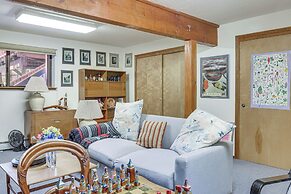 Peaceful Tahoe Vista Home w/ Decks: 1 Mi to Beach