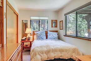 Peaceful Tahoe Vista Home w/ Decks: 1 Mi to Beach
