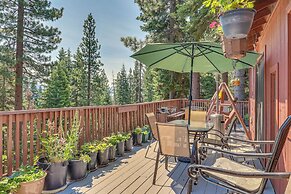 Peaceful Tahoe Vista Home w/ Decks: 1 Mi to Beach