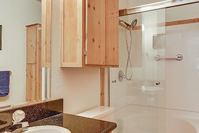 Peaceful Tahoe Vista Home w/ Decks: 1 Mi to Beach