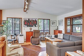 Peaceful Tahoe Vista Home w/ Decks: 1 Mi to Beach