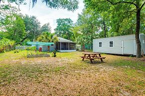 Mid-century Gainesville Getaway: 3 Mi to UF Campus