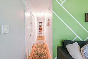 Mid-century Gainesville Getaway: 3 Mi to UF Campus