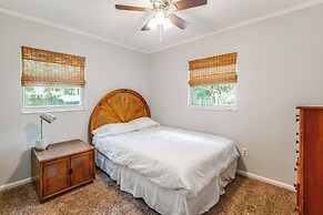 Mid-century Gainesville Getaway: 3 Mi to UF Campus