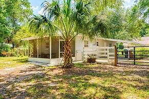 Mid-century Gainesville Getaway: 3 Mi to UF Campus