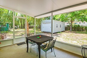 Mid-century Gainesville Getaway: 3 Mi to UF Campus